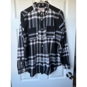 Mossimo Boyfriend Fit Small Black White Long Sleeve Button Down Plaid Flannel